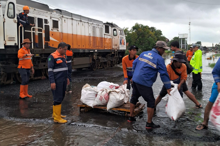Banjir di Jalur Pekalongan–Sragi, Perjalanan KAJJ Daop 7 Madiun Tetap On Time