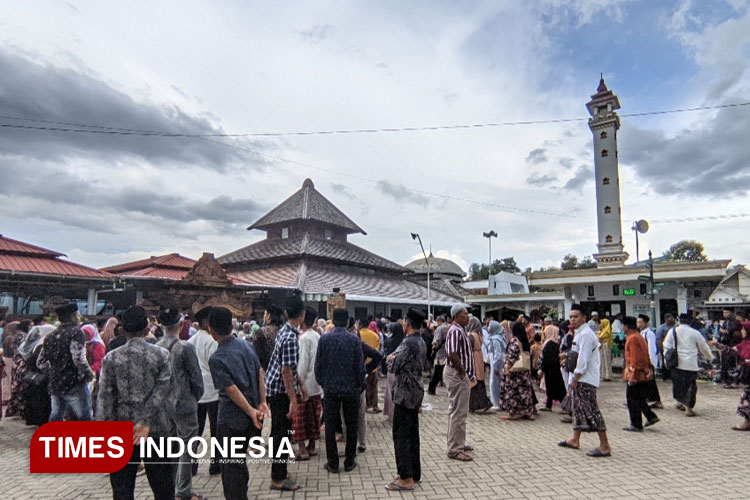 Jelang Ramadan, Arus Peziarah Padati Masjid dan Makam Tegalsari Ponorogo