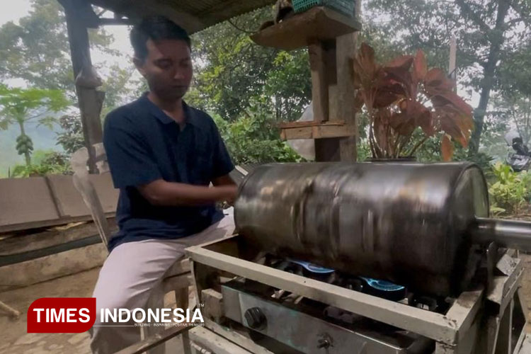Bertahan di Tengah Modernisasi, Penggilingan Kopi Tradisional Wonosalam Masih Eksis hingga Kini