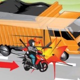 Truk Gandeng Lindas Penumpang Motor Hingga Tewas di Balung Jember