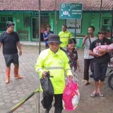 Polresta Pati Evakuasi Ibu dan Bayi Pasca Persalinan di Tengah Situasi Darurat