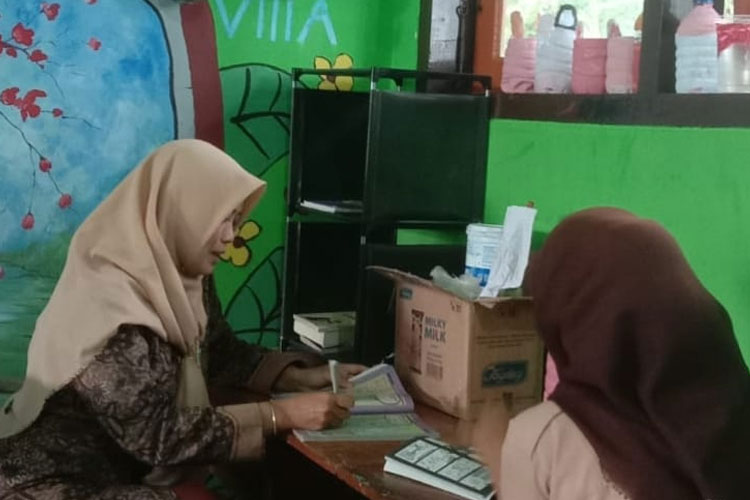 Genjot Literasi, Siswa SMPN 3 Tegalombo Pacitan Sulap Kelas Jadi Pojok Baca Estetis