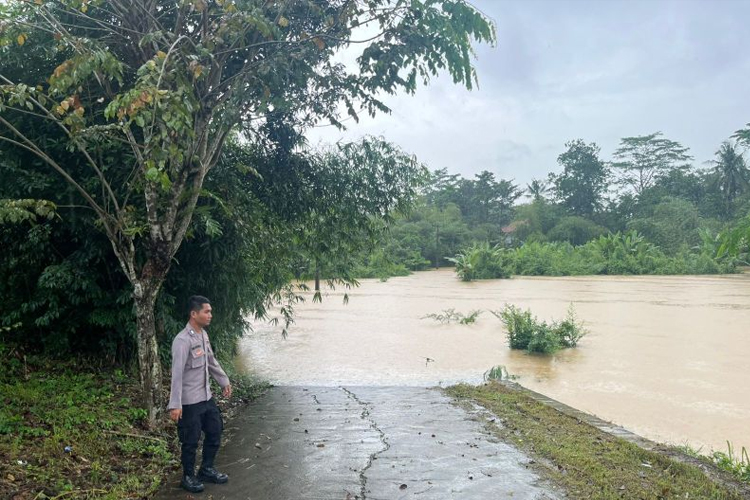 Sungai Citarum dan Cibeet Siaga 1, Warga Diminta Waspada