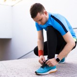 Cara Memilih Sepatu Lari Agar Tidak Cedera: Panduan Berdasarkan Bentuk Kaki