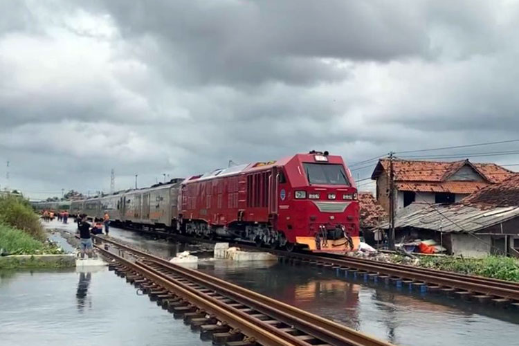 Perjalanan 23 Kereta Api Dibatalkan Imbas Genangan di Rel Pantura Pekalongan
