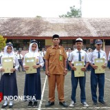 Peringati Isra Mikraj, SMPN 2 Sudimoro Pacitan Beri Penghargaan Juara Cerdas Cermat