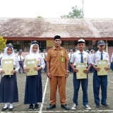 Peringati Isra Mikraj, SMPN 2 Sudimoro Pacitan Beri Penghargaan Juara Cerdas Cermat