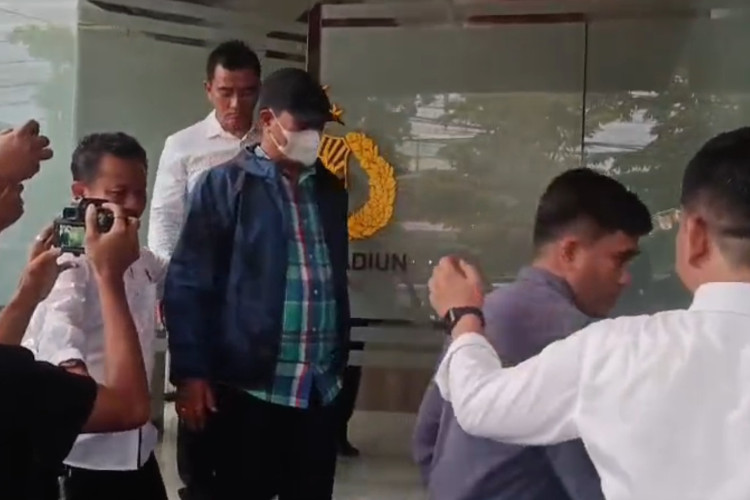 OTT KPK di Madiun: Wali Kota Maidi dan Kadis PU Tinggalkan Mapolres