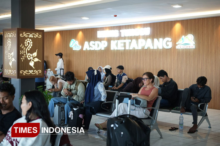 Libur Isra Miraj, 59 Ribu Orang Seberangi Selat Bali via Pelabuhan Ketapang Banyuwangi