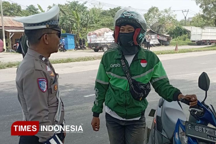Satlantas Majalengka Sosialisasikan E-TLE Mobile Handheld kepada Ojol dan Warga
