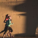 Lari Pagi vs Lari Malam untuk Bakar Lemak: Keunggulan dan Kekurangan