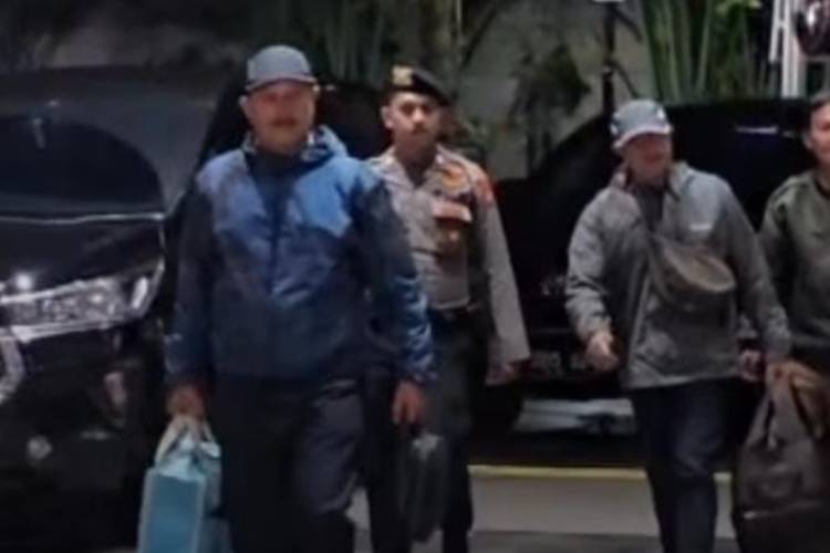 Wali Kota Madiun Maidi Tiba di KPK Usai Terjaring OTT Fee Proyek dan Dana CSR