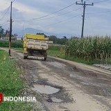Jalan Baru di Banjarnegara Sudah Rusak, Diduga akibat Truk Tambang dan Cuaca Ekstrem