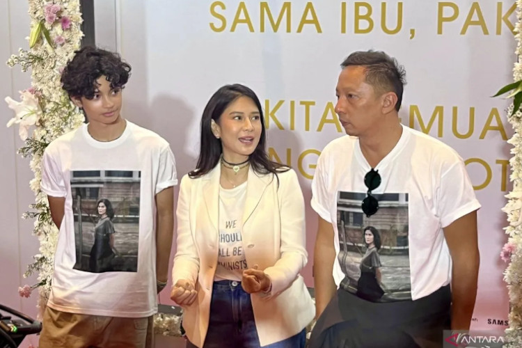 Dian Sastro Jatuh dari Kuda saat Syuting “Esok Tanpa Ibu”