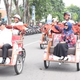Ratusan Abang Becak Sidoarjo Sumringah Terima Bantuan Becak Listrik