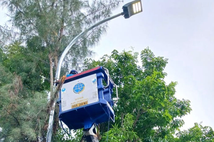 Perluas Jangkauan Penerangan, Pemkab Rembang Pasang 528 LPJU di Berbagai Titik