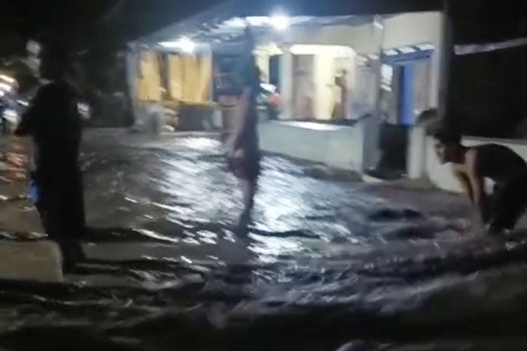 Banjir Landa Probolinggo Lagi, 10 Kecamatan Terdampak, Pondok Pesantren Terendam