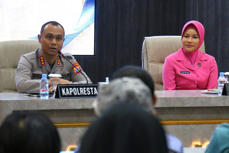 Kapolresta-Malang-Kota-Kombes-Pol-Putu-Kholis-Aryana-b.jpg