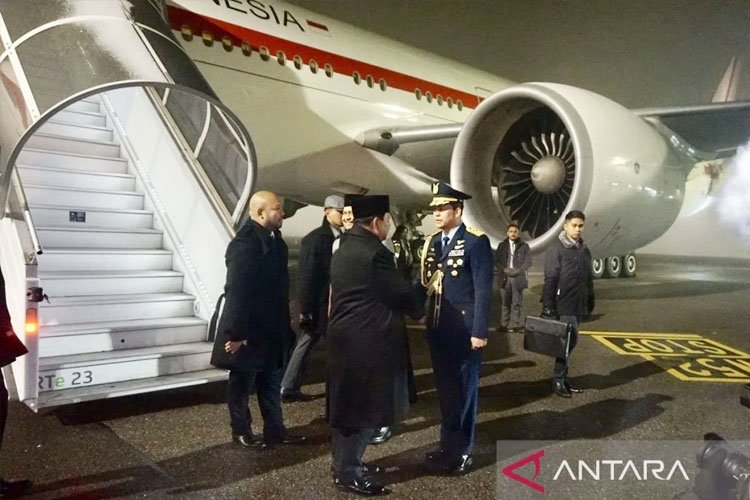 Presiden Prabowo Tiba di Zurich untuk Hadiri WEF Davos 2026, Diantar Putra dan Seskab