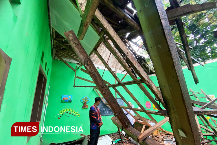 Bangunan TK 2 NU Bondowoso Rusak Parah Akibat Angin Kencang