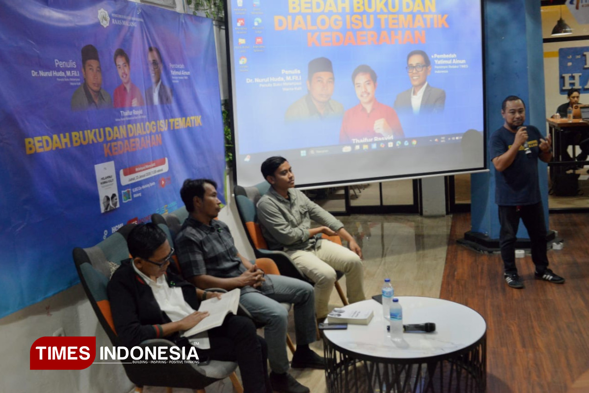 Bedah-Buku-Ikatan-Mahasiswa-Raas-2.jpg
