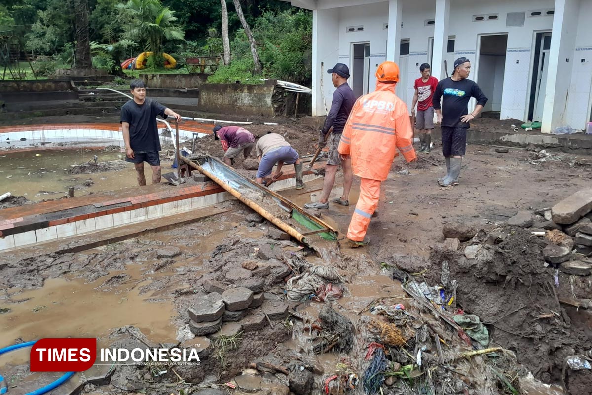 Terdampak Banjir Luapan, Kawasan Pemandian Dewi Sri Pujon Malang Dinormalisasi