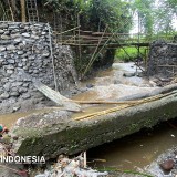 Warga Tlogosari Bondowoso Bangun Jembatan Antardesa dari Iuran Warga