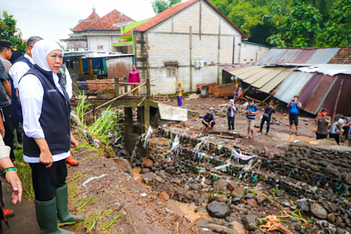 Gubernur Khofifah Pastikan Penanganan Banjir di  Situbondo Cepat dan Terpadu