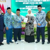 Gubernur Khofifah Terima Penghargaan dari Badan Musyawarah Perguruan Swasta