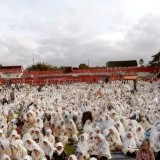 Puluhan Ribu Jemaah Ikuti Istighotsah Kubro Harlah NU ke-100 di Stadion Supriyadi Blitar