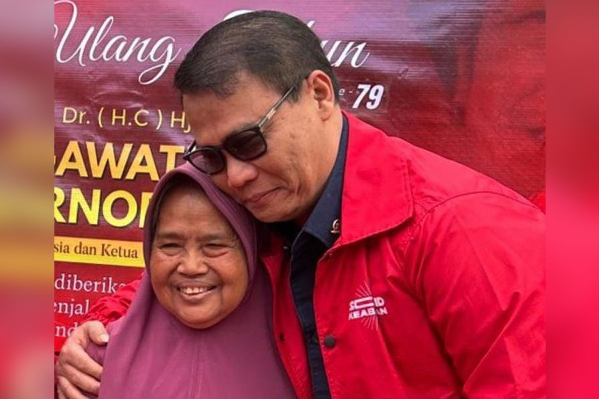 Bedah Rumah Lansia, Ahmad Basarah Tekankan Kader PDI Perjuangan Menangis dan Tertawa Bersama Rakyat