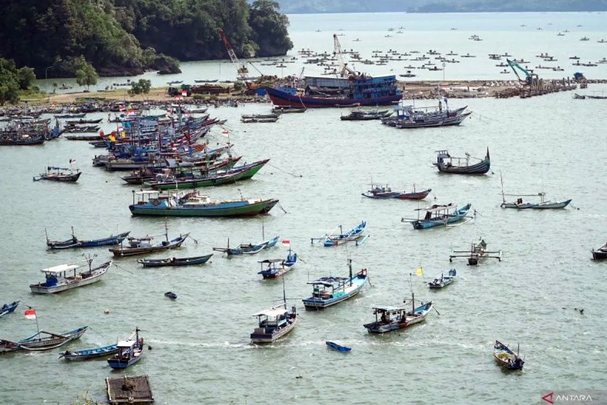 Pantai Popoh Tulungagung, Teluk Tenang dengan Panorama Alam dan Tradisi Pesisir