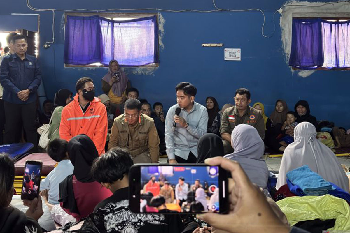 Tinjau Longsor Cisarua, Wapres Gibran Pastikan Pencarian 79 Korban Tetap Maksimal