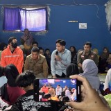 Tinjau Pengungsi Longsor Cisarua, Wapres Gibran Minta Lansia dan Ibu Menyusui Jadi Prioritas Utama