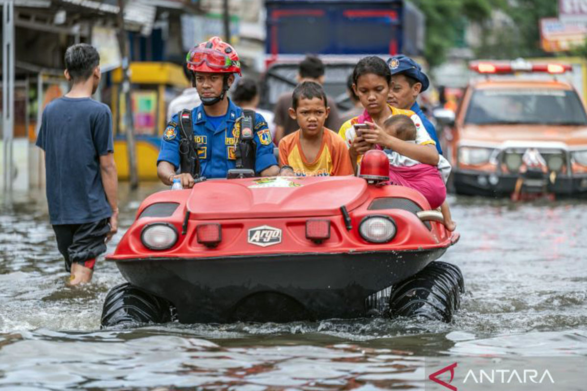 Banjir Jakarta: 19 RT Masih Tergenang Banjir, Ratusan Warga Bertahan di Pengungsian