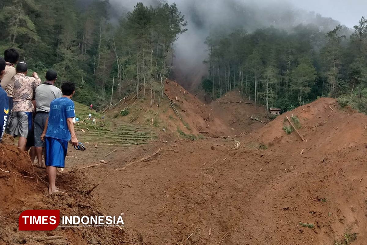 korban-tanah-longsor-b.jpg