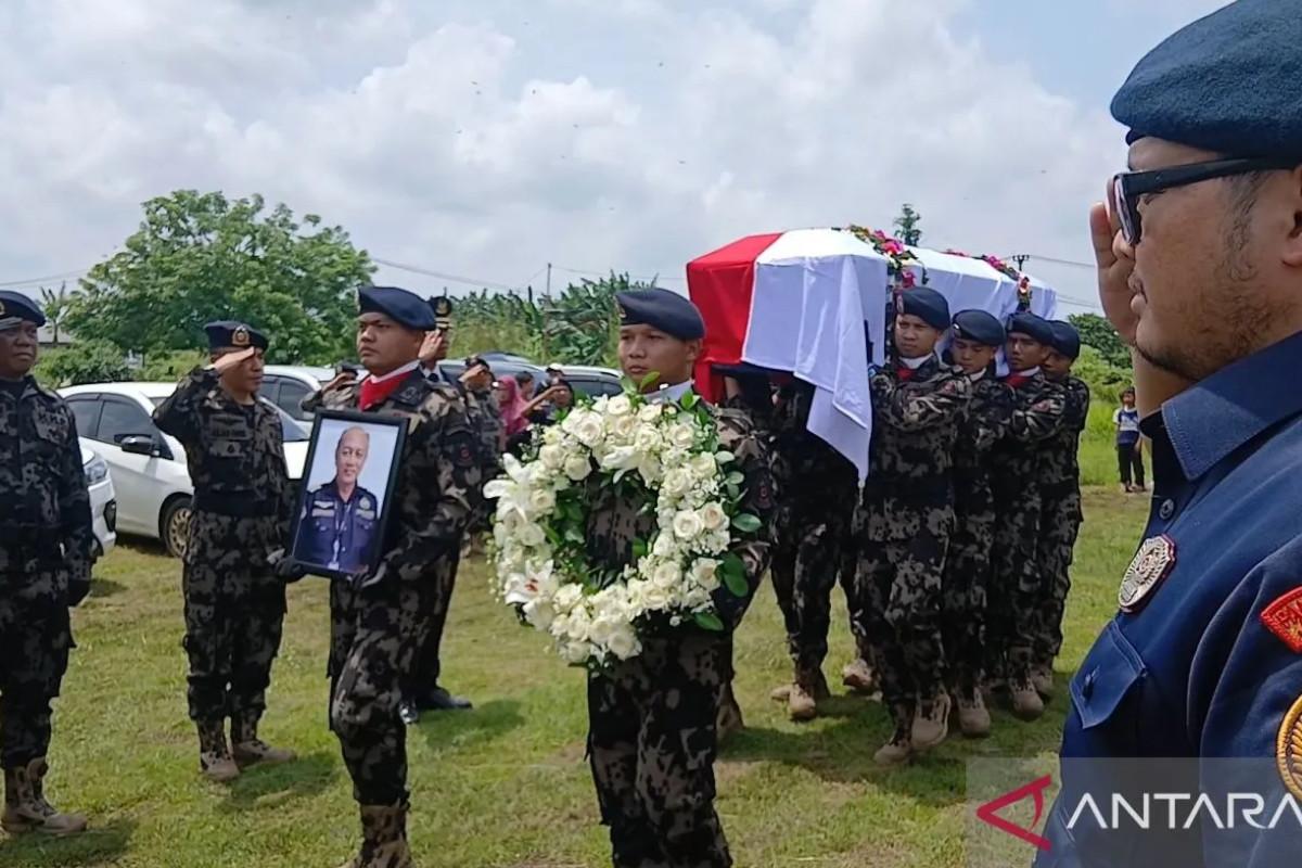 Suasana Haru Iringi Pemakaman Pilot ATR Capt Andy Dahananto di Tigaraksa