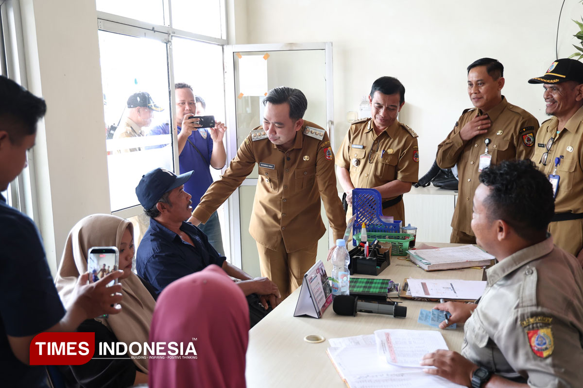 Tinjau Kantor Kecamatan Bangsalsari, Bupati Jember Pastikan Pelayanan Adminduk Lancar