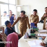 Tinjau Kantor Kecamatan Bangsalsari, Bupati Jember Pastikan Pelayanan Adminduk Lancar
