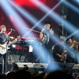 Dewa 19 dan Tipe-X Guncang Panggung Ekspectanica Surabaya