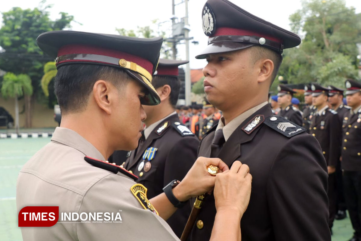 Puluhan Personel Polresta Banyuwangi Diganjar Tanda Kehormatan