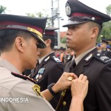 72 Personel Polresta Banyuwangi Terima Tanda Kehormatan Satyalancana