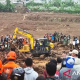 SAR Kerahkan Alat Berat dan Anjing K-9 untuk Pencarian 65 Korban Longsor Cisarua