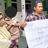 Keluarga Korban Pembunuhan Desa Ima’an Geruduk PN Gresik, Protes Tuntutan 14 Tahun