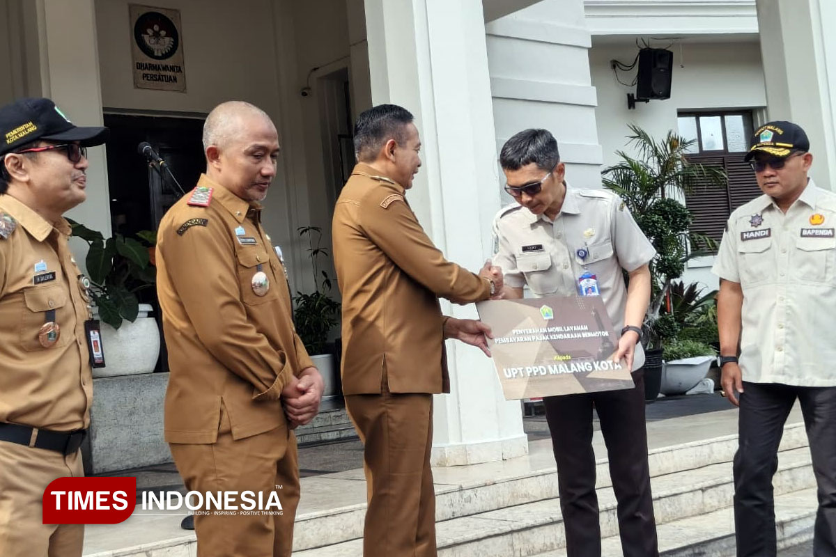 Pemkot Malang Serahkan Mobil Pajak Keliling, Optimistis Dongkrak Opsen PKB