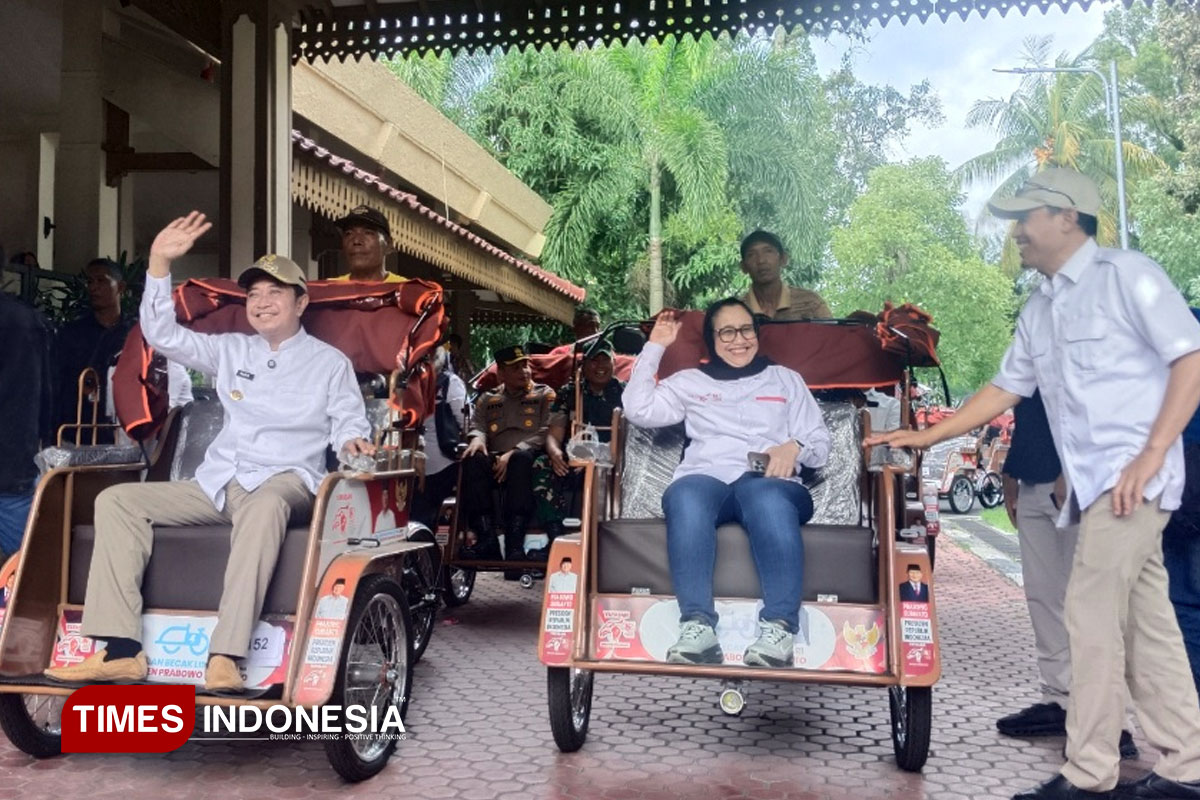 200 Tukang Becak di Bondowoso Menerima Becak Listrik dari Presiden Prabowo