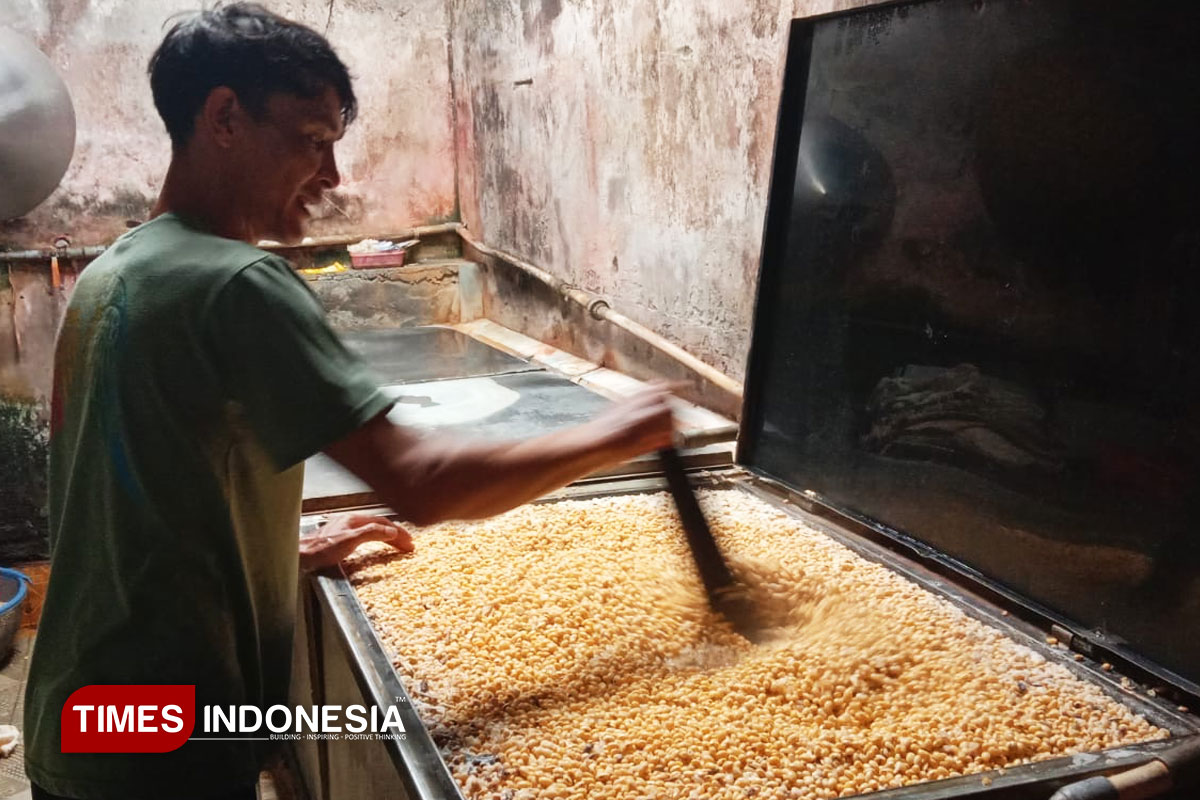 Rupiah Melemah, Perajin Tempe di Kota Malang Terpaksa Kurangi Produksi