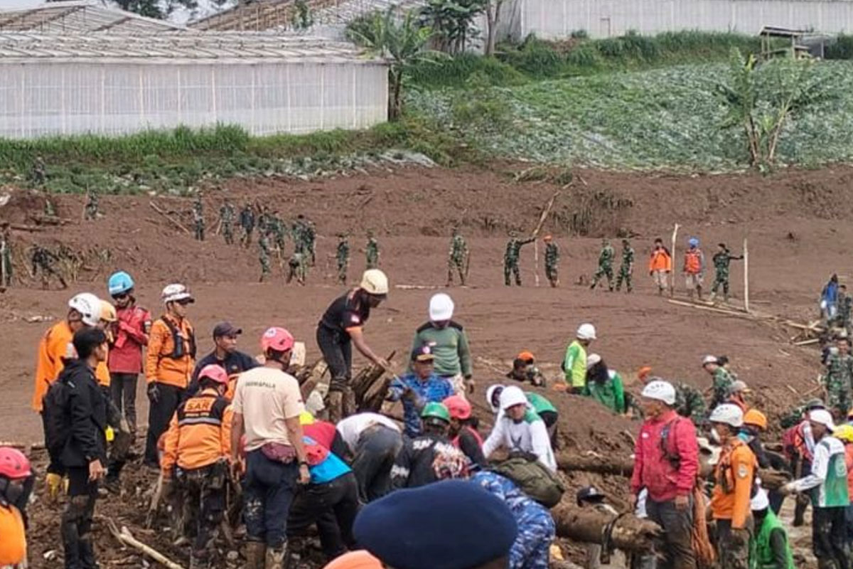 BPBD Garut Terjunkan Tim BKO Cari Korban Longsor Cisarua