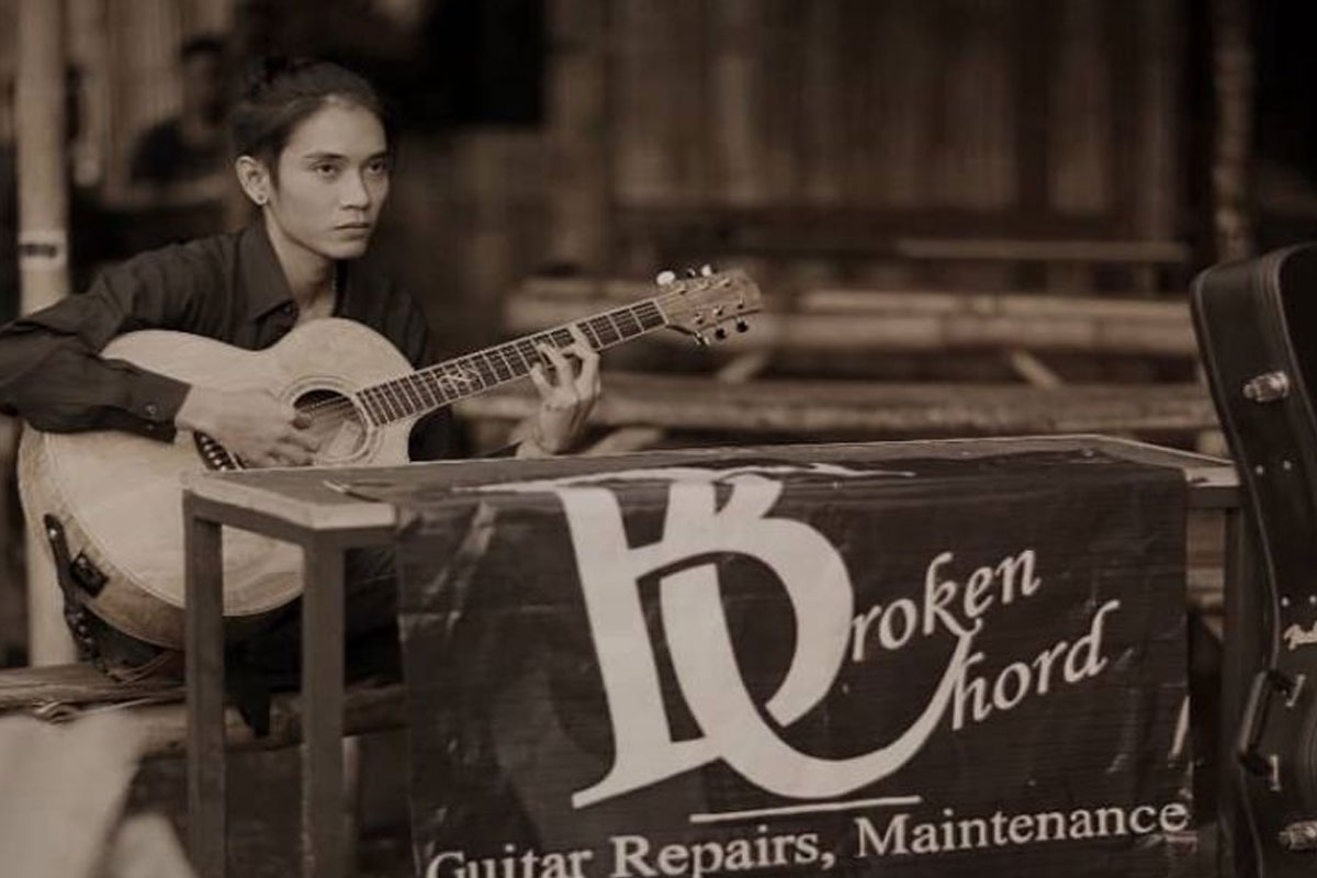 Bengkel-dan-toko-gitar-Broken-Chord-Guitar-b.jpg