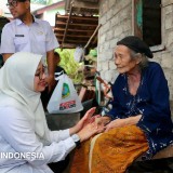 Bupati Ipuk dan ASN Banyuwangi Gelontorkan Bantuan 20 Ribu Paket Sembako untuk Warga Miskin